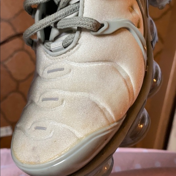 COPY - Women Air VaporMax Plus - Picture 2 of 4